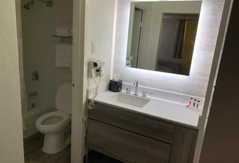 سوییت لوکس, Ramada By Wyndham North Platte