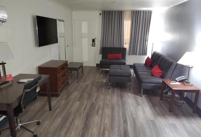 스위트 킹사이즈 침대, Ramada By Wyndham North Platte
