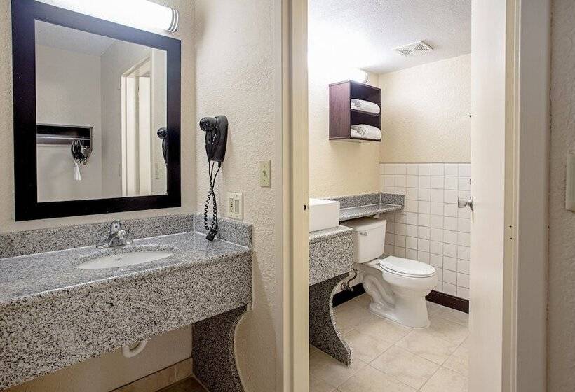 Номер Deluxe, Red Roof Inn Plus+ Wichita East