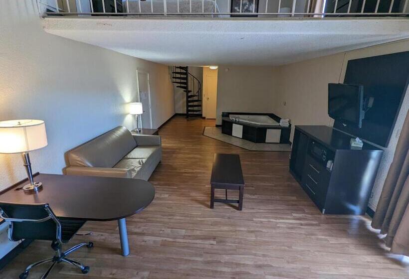 Номер Superior Кровать Кинг, Red Roof Inn Plus+ Wichita East