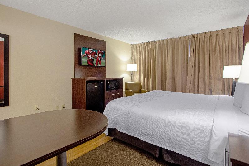 اتاق سوپریور با تخت بزرگ, Red Roof Inn Plus+ Wichita East