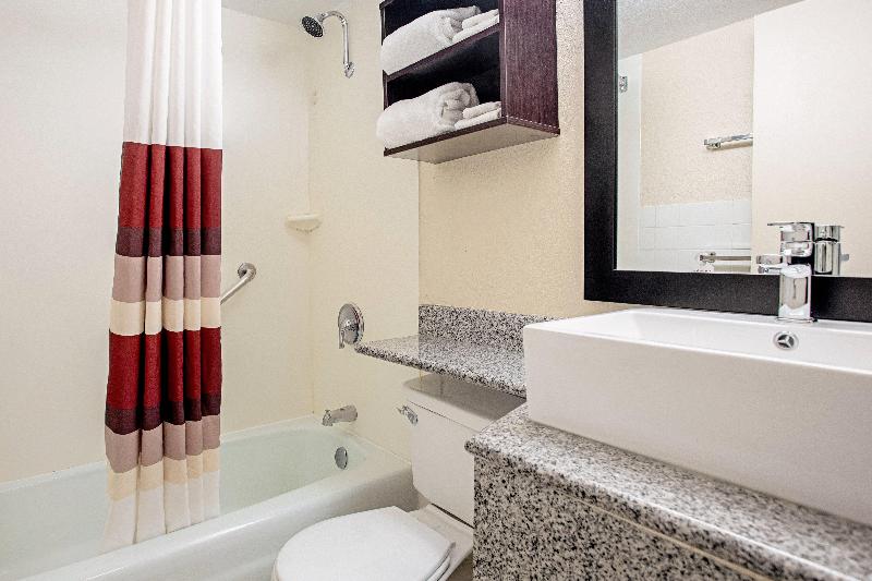 اتاق لوکس با تخت بزرگ, Red Roof Inn Plus+ Wichita East