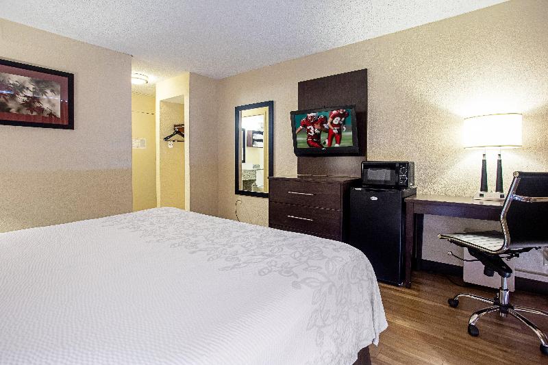 Номер Deluxe Кровать Кинг, Red Roof Inn Plus+ Wichita East