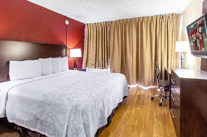 سوئیت با تخت بزرگ, Red Roof Inn Plus+ Wichita East