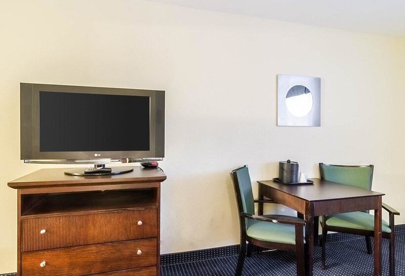 ２ダブルベッドのスタンダードルーム, Rodeway Inn & Suites Williamsburg Central