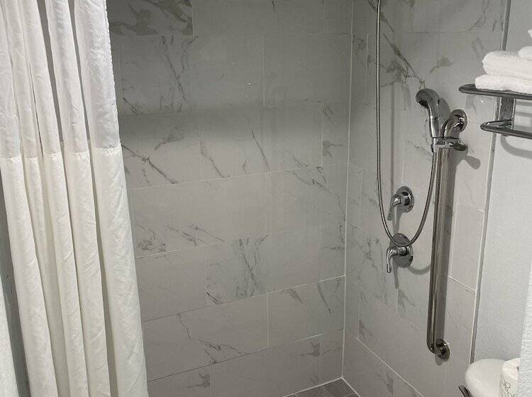 スイート, Rodeway Inn & Suites Williamsburg Central