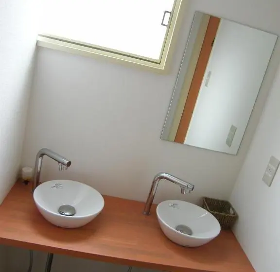 اتاق استاندارد یک تخته با سرویس بهداشتی مشترک, Hostel Q
