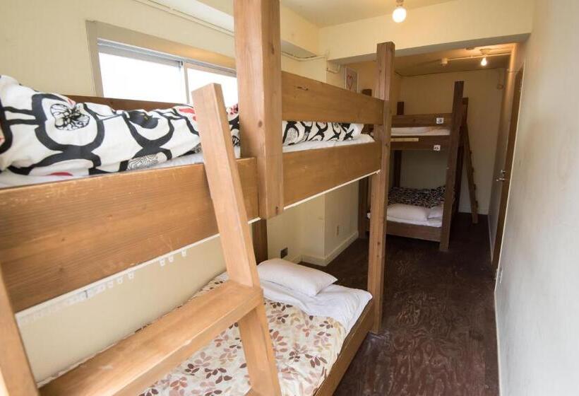 标准四人间共用浴室, Hostel Q