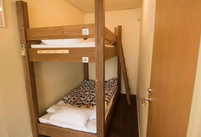 اتاق استاندارد چهارنفره با سرویس بهداشتی مشترک, Hostel Q