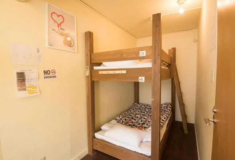 اتاق استاندارد چهارنفره با سرویس بهداشتی مشترک, Hostel Q