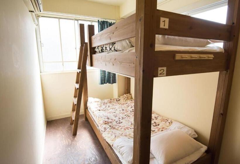 标准四人间共用浴室, Hostel Q