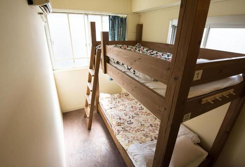 标准四人间共用浴室, Hostel Q