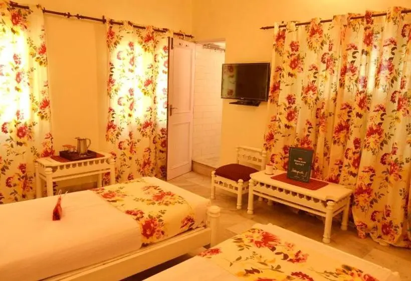 バルコニー付きスタンダードトリプルルーム, Snehdeep Guest House