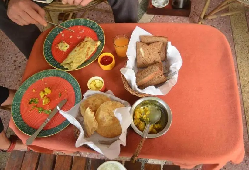 エコノミールーム, Snehdeep Guest House