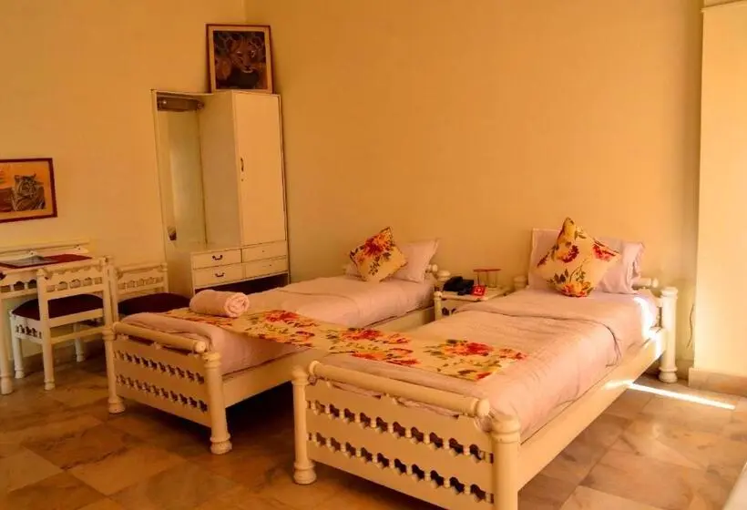 デラックスルーム, Snehdeep Guest House