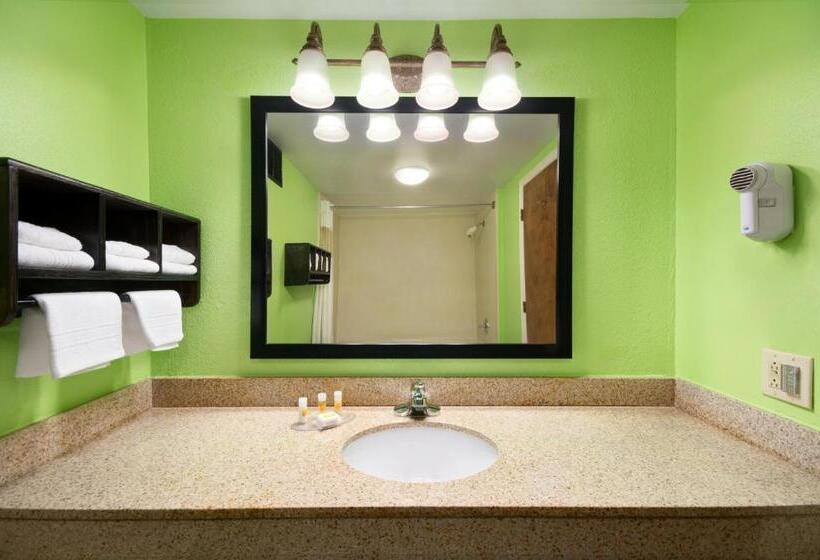 غرفة قياسية سرير كينج, Days Inn By Wyndham Acworth