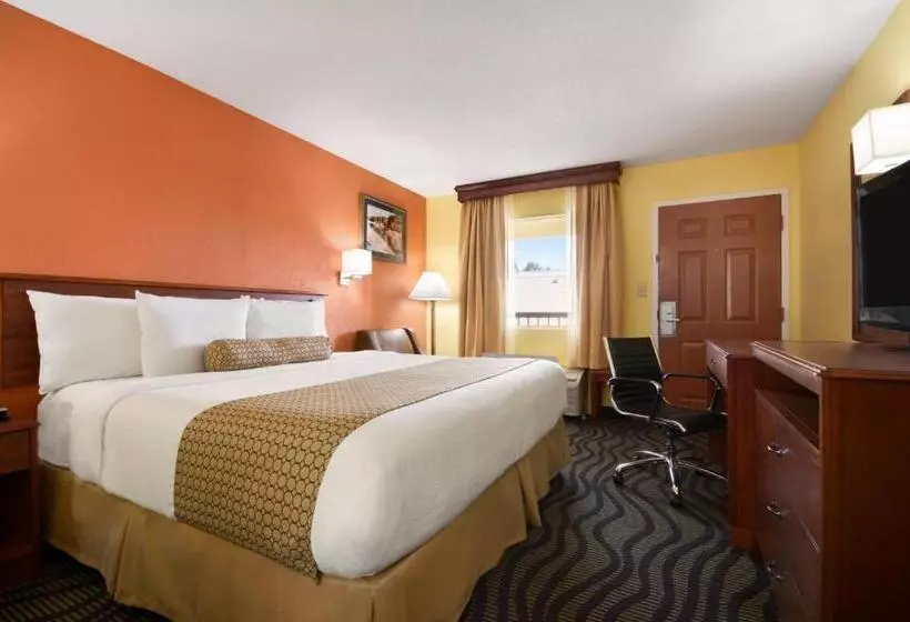 キングサイズベッドのスタンダードルーム, Days Inn By Wyndham Acworth