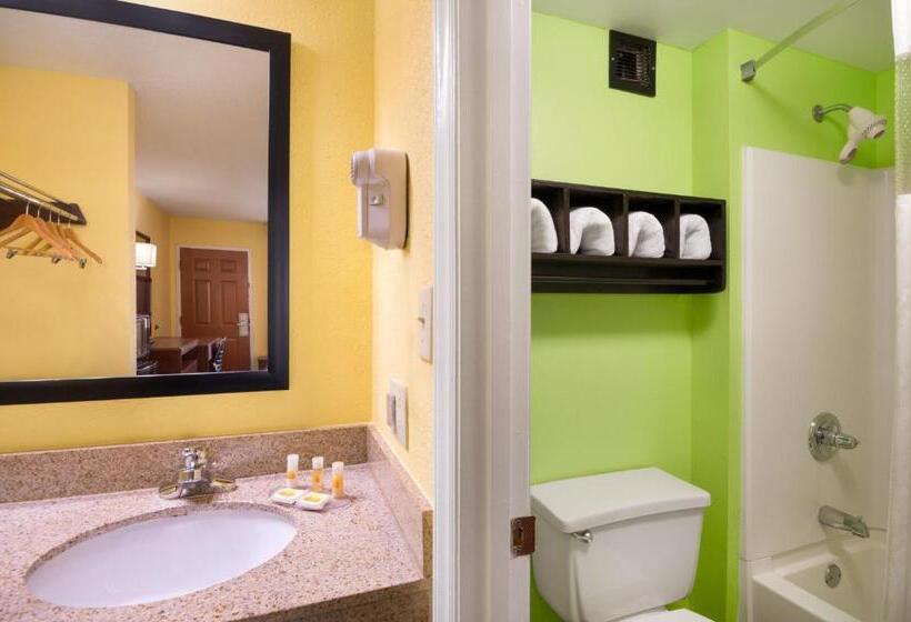 غرفة ديلوكس, Days Inn By Wyndham Acworth