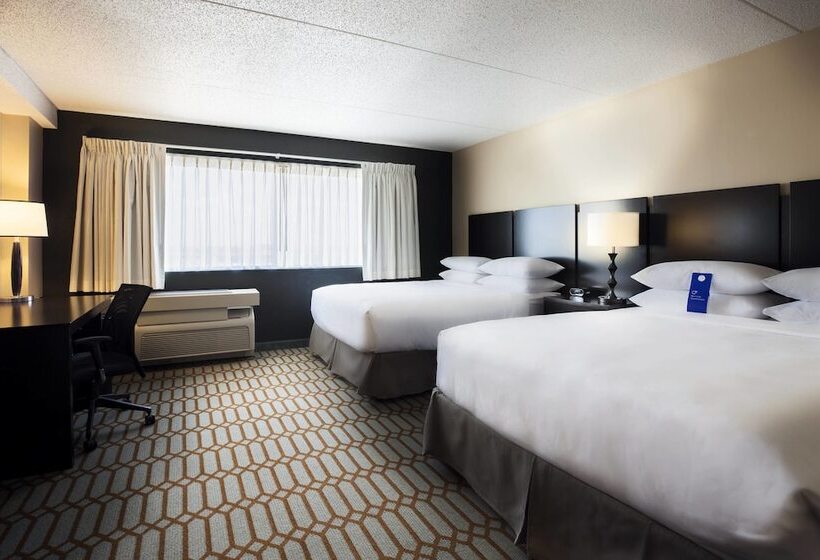 Люкс, Delta Hotels By Marriott Fargo