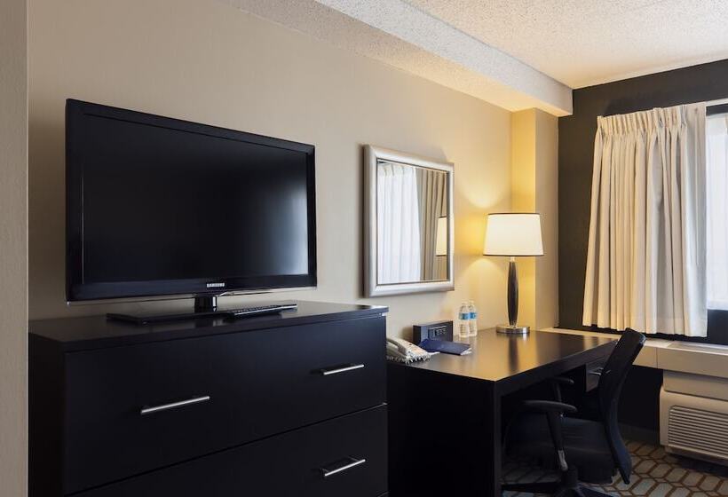 Люкс, Delta Hotels By Marriott Fargo