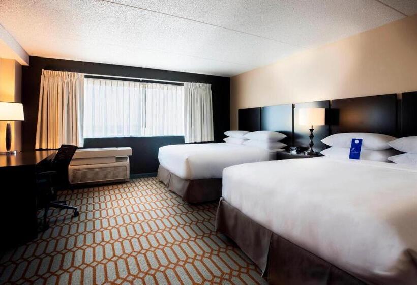 Люкс, Delta Hotels By Marriott Fargo