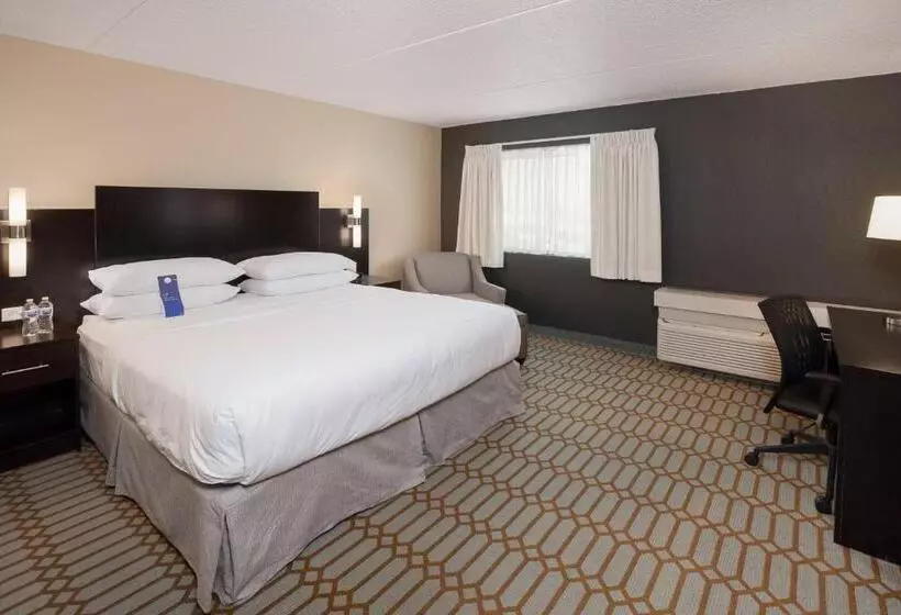 キングサイズベッドのスイートルーム, Delta Hotels By Marriott Fargo