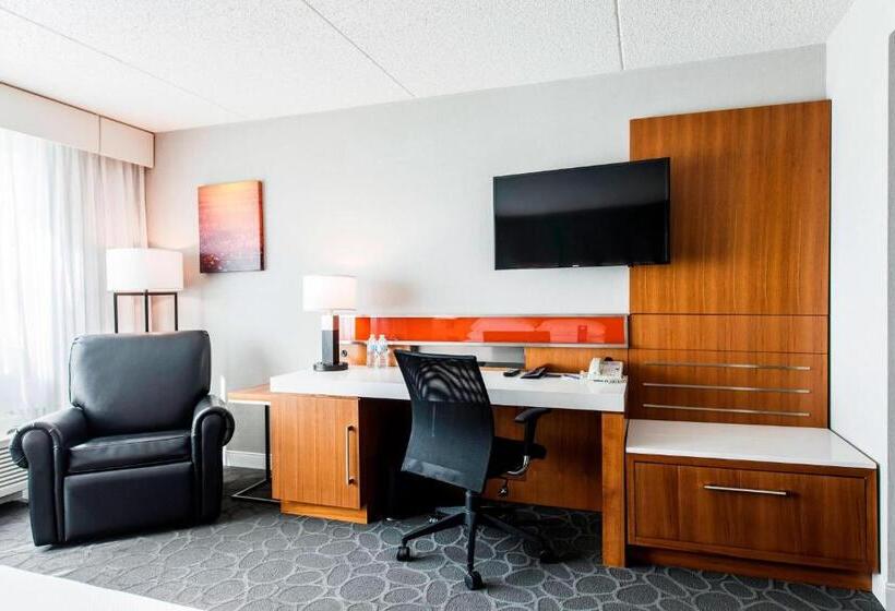 חדר סטנדרט עם מיטת קינג, Delta Hotels By Marriott Fargo