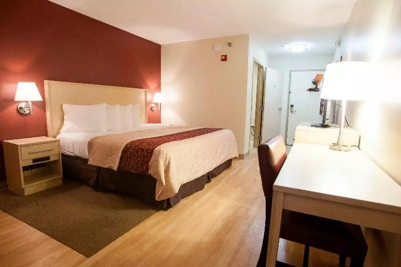 キングサイズベッドのスタンダードルーム, Red Roof Inn London I75