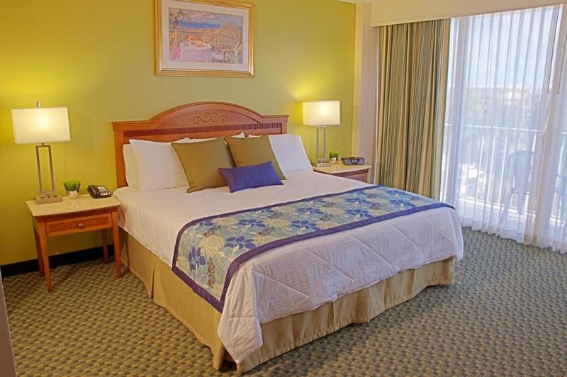Standard Szoba King Size Bed, Courtyard By Marriott Key Largo