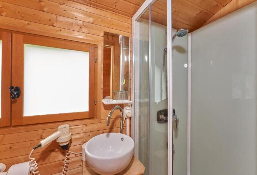 חדר בסיסי, Alsace Village