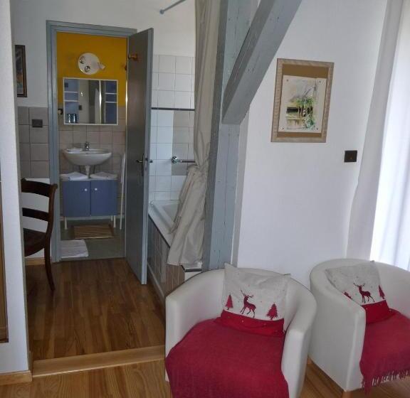 חדר סופריור, Alsace Village