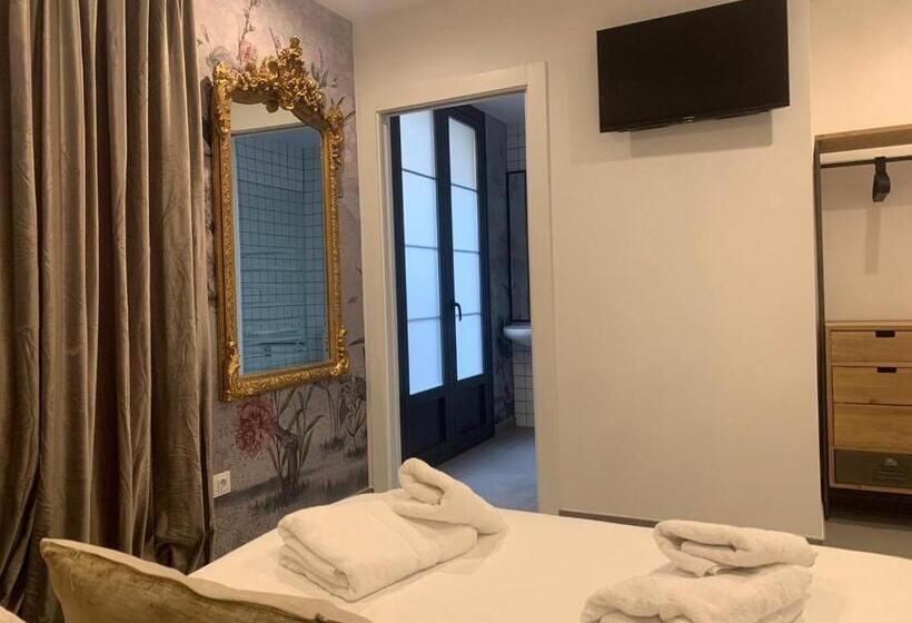 Номер Deluxe с Балконом, Az The Botanic Hostel