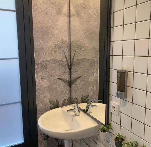 Номер Deluxe с Балконом, Az The Botanic Hostel