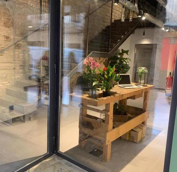 Номер Deluxe с Балконом, Az The Botanic Hostel