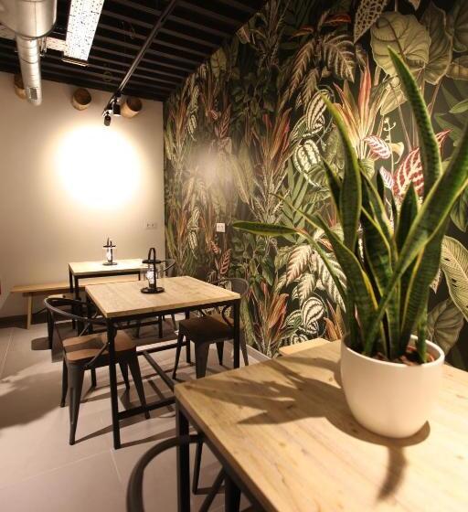 Номер Deluxe с Балконом, Az The Botanic Hostel