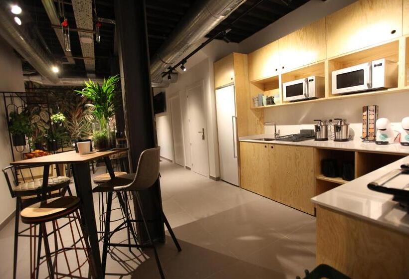 Номер Deluxe с Балконом, Az The Botanic Hostel