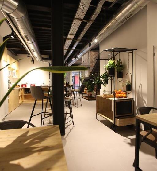 Номер Deluxe с Балконом, Az The Botanic Hostel