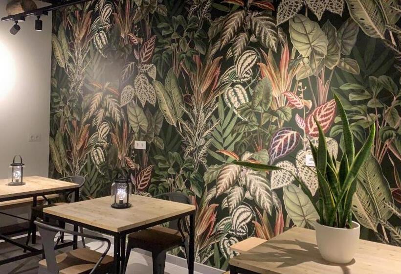 Номер Стандарт, Az The Botanic Hostel