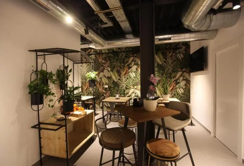 اتاق استاندارد, Az The Botanic Hostel