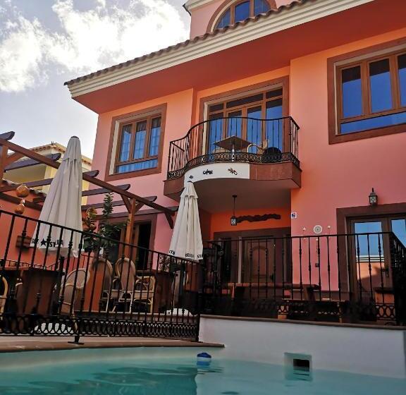 Четырехместный Номер Стандарт с Балконом, La Casona Canaria Boutique Home B & B