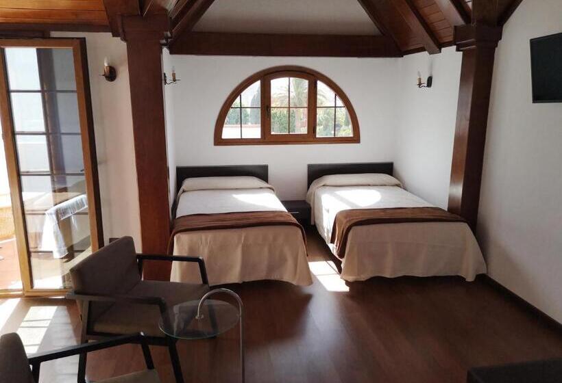 Четырехместный Номер Стандарт с Балконом, La Casona Canaria Boutique Home B & B