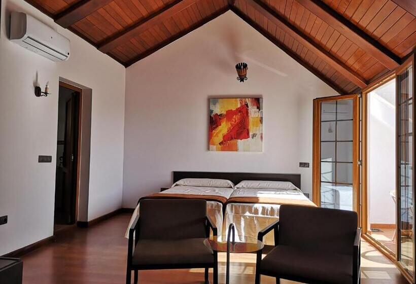 Четырехместный Номер Стандарт с Балконом, La Casona Canaria Boutique Home B & B