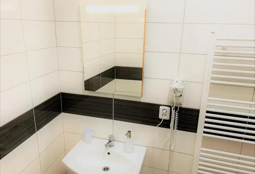 スタンダードスタジオ, Mikulov Inn   Hotel Zeme