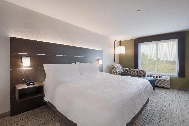 חדר סטנדרט עם מיטת קינג, Holiday Inn Express & Suites Chicago   Hoffman Estates, An Ihg