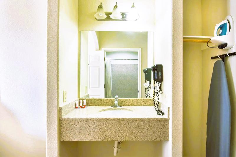 غرفة قياسية سرير كينج, Oyo Townhouse Clute Lake Jackson