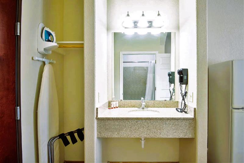 غرفة قياسية سرير كينج, Oyo Townhouse Clute Lake Jackson