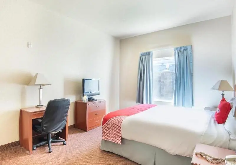 キングサイズベッドのスタンダードルーム, Oyo Townhouse Clute Lake Jackson