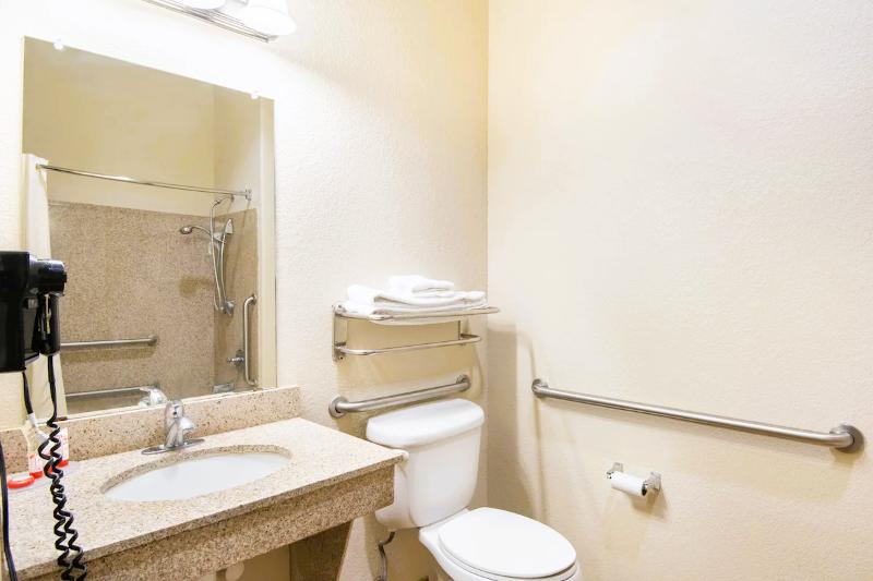 Номер Стандарт Адаптированный для Инвалидов, Oyo Townhouse Clute Lake Jackson