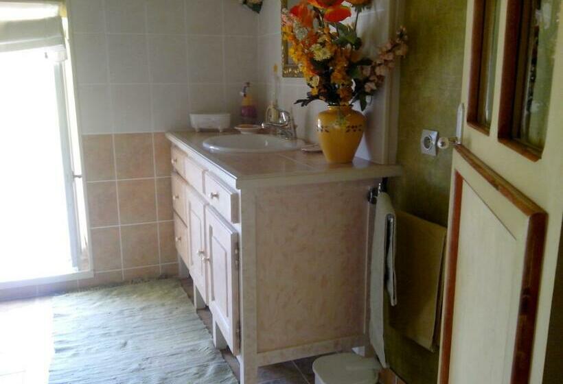 غرفة عائلية, Les Hirondelles