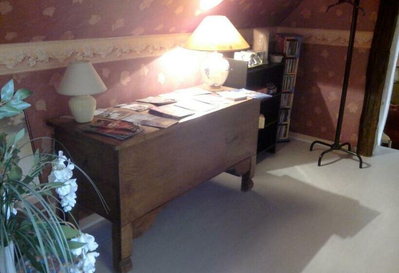 חדר משפחתי, Les Hirondelles